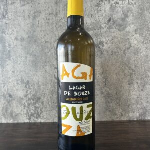 Lagar de Bouza Albariño 2023 from Rias Baixas with modern art label